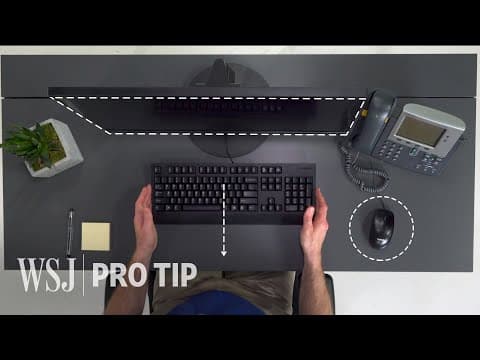 Expert na ergonomii pomáhá s nastavením stolu
