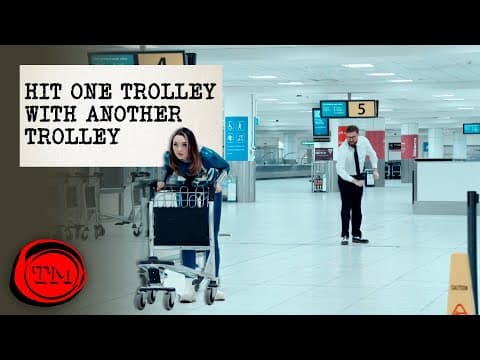 Zasáhněte letištní vozík jiným letištním vozíkem